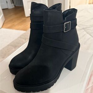Wonderly Nessie Women's Black Ankle Boots